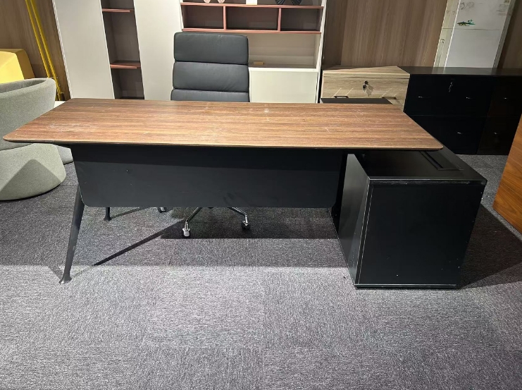 棕色国产品牌二手板式老板桌