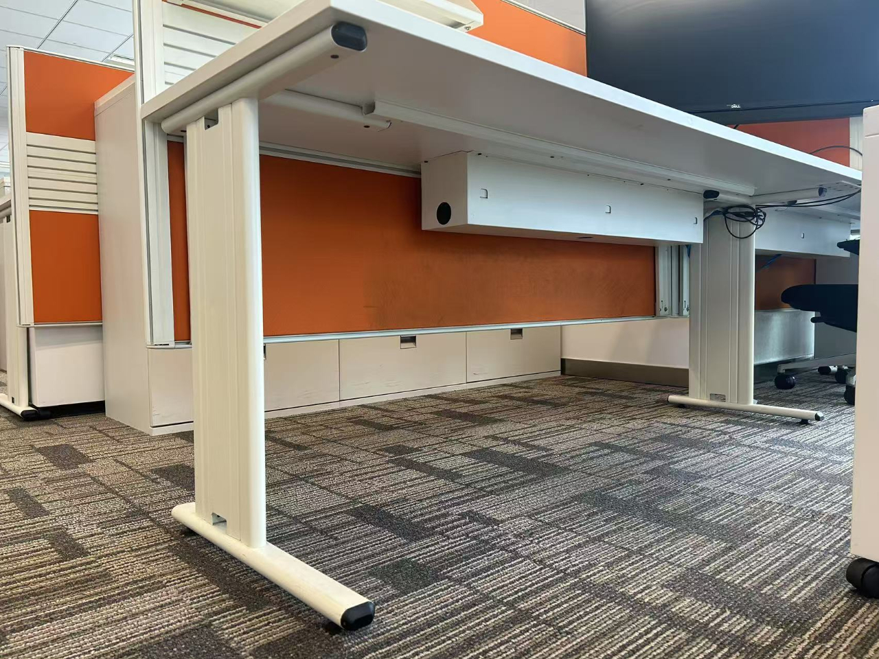 Steelcase世楷二手直板屏風工位員工辦公桌