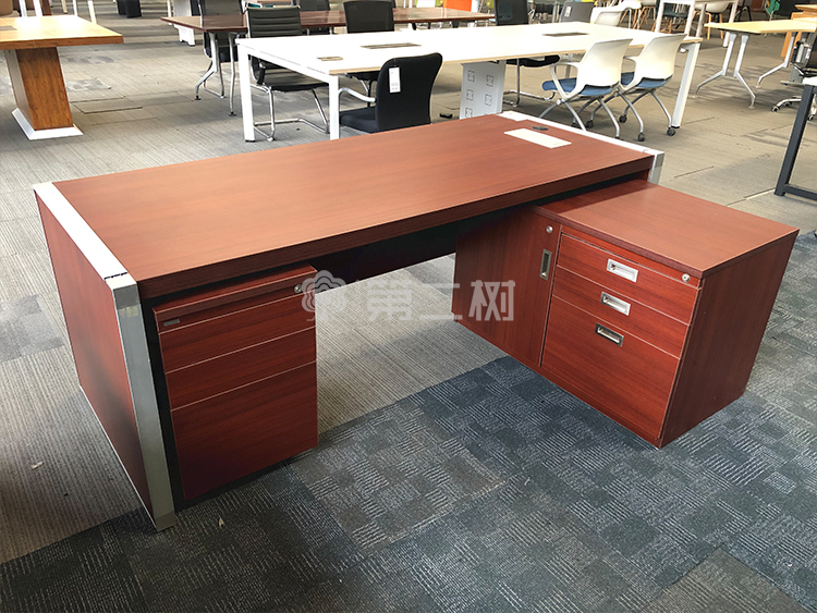 9成新勵致二手班台實木經理桌職員桌老板辦公桌電腦桌 帶副櫃
